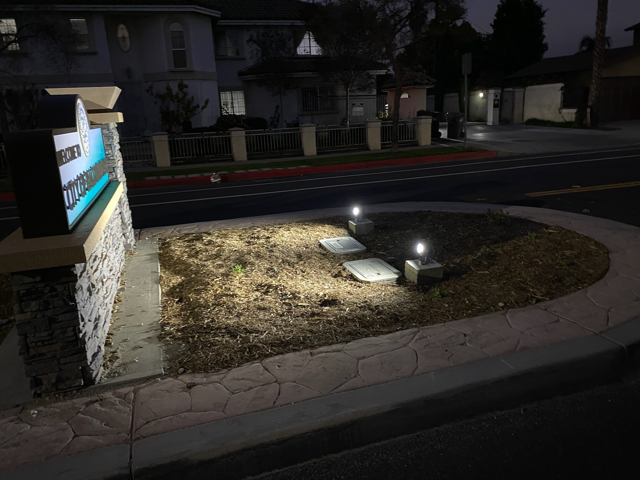 Monument Solar Lights(SPG)_Baldwin_Park